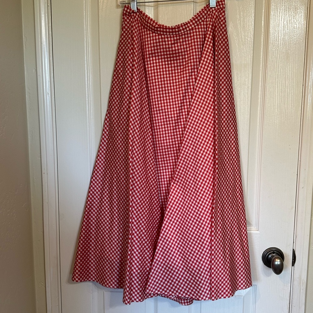 Red and white gingham silk skirt. Size 8